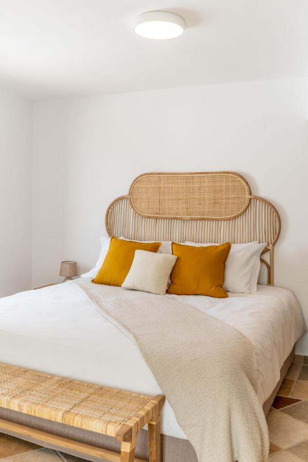 Vacay Suites Фиростефани Екстериор снимка