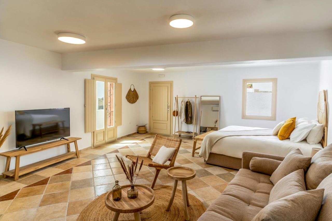 Vacay Suites Фиростефани Екстериор снимка